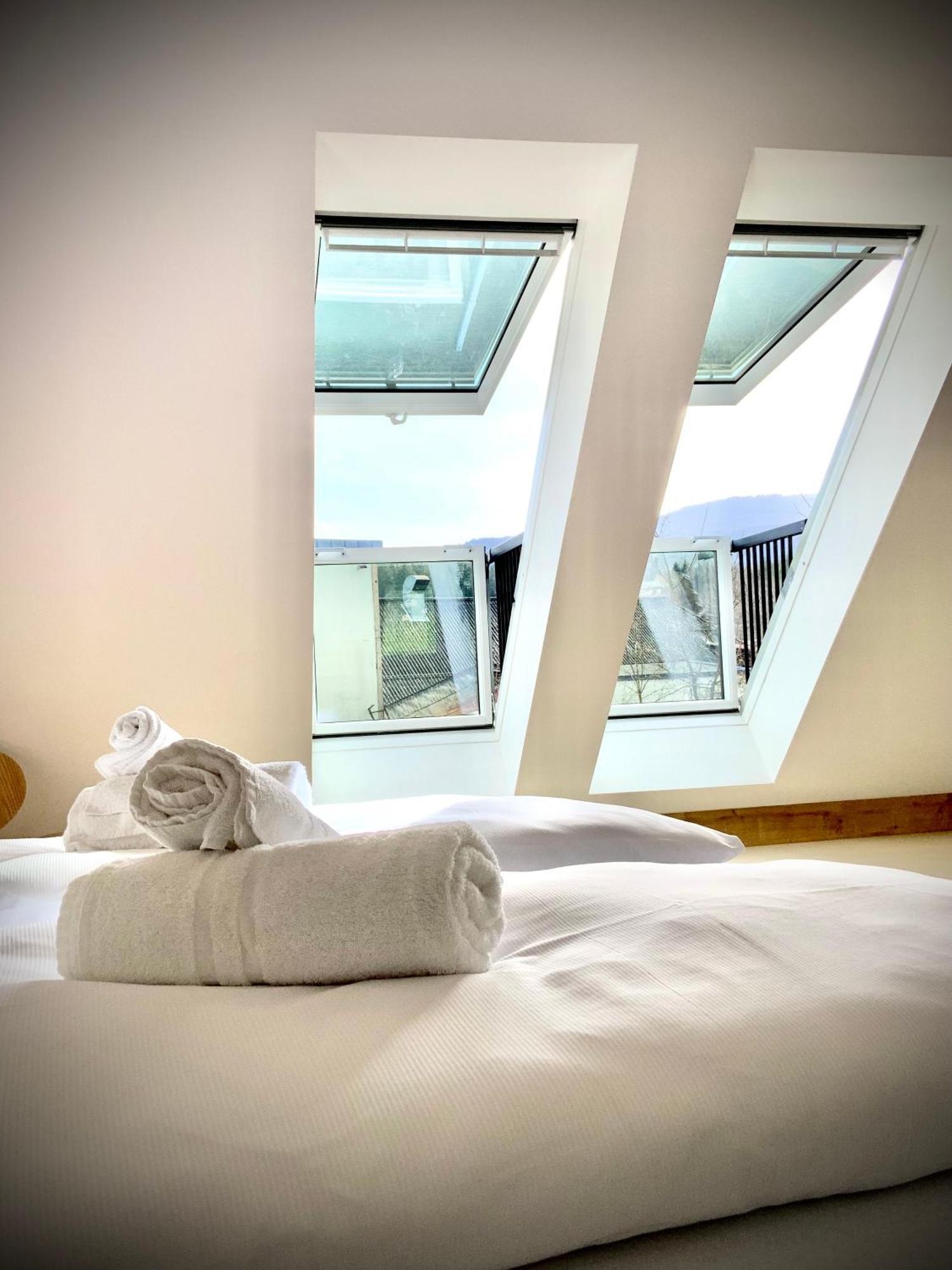 Apartamento Waterfront - Urbane Eleganz Am Bachufer Villach Habitación foto