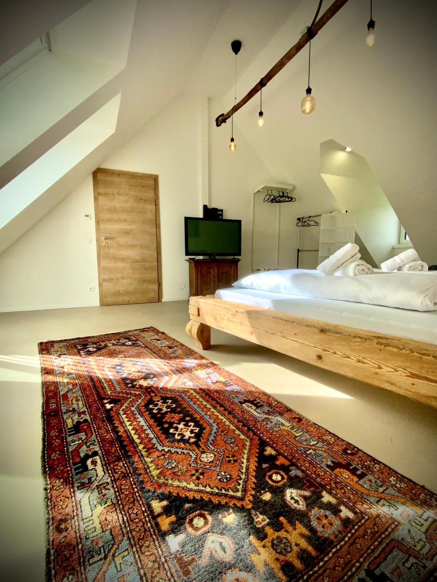 Apartamento Waterfront - Urbane Eleganz Am Bachufer Villach Habitación foto