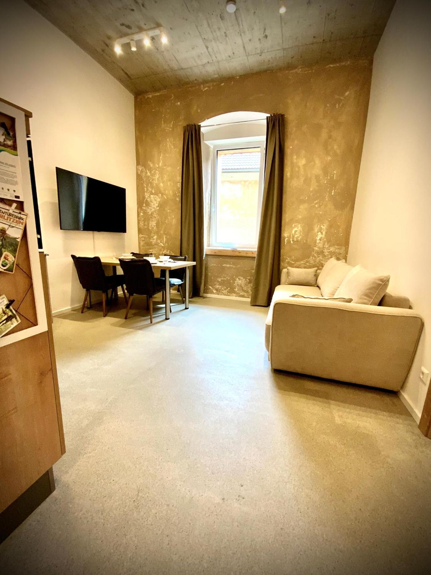 Apartamento Waterfront - Urbane Eleganz Am Bachufer Villach Habitación foto